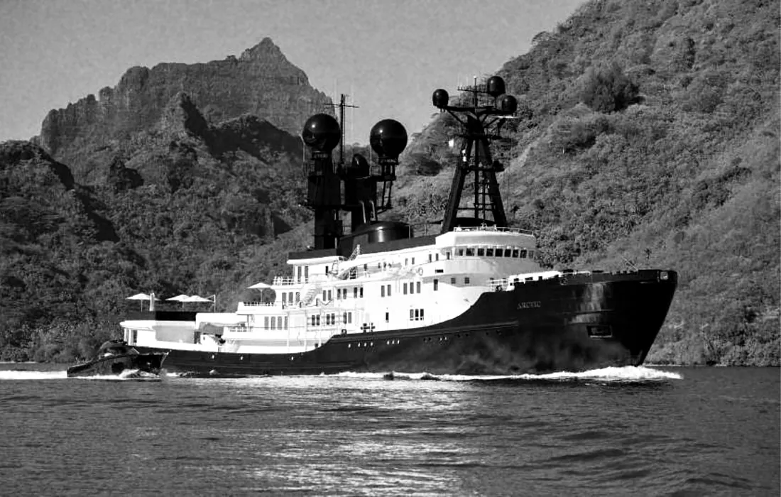 Explorer yacht ARCTIC under way, side profile