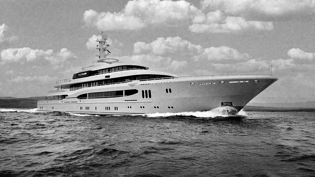 Motor yacht ATLAS under way on open water