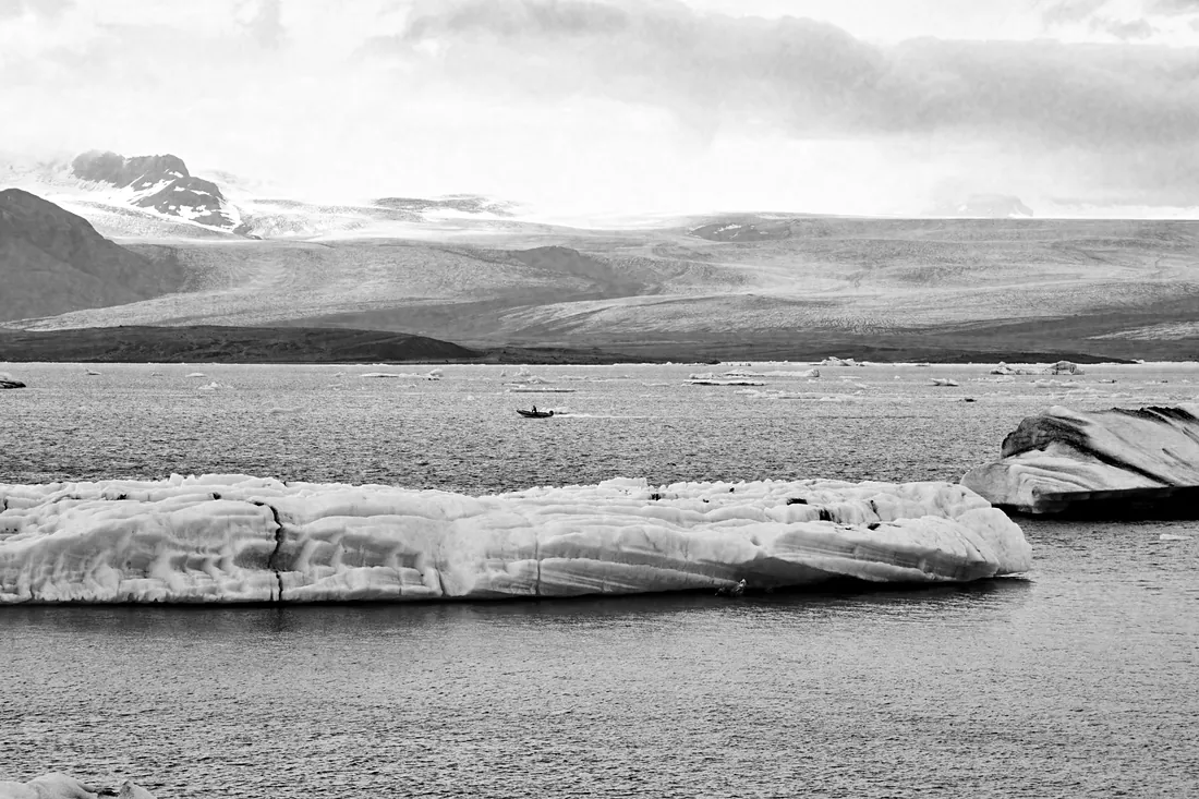 Kayak between the floes
